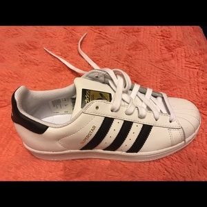 Adidas superstars